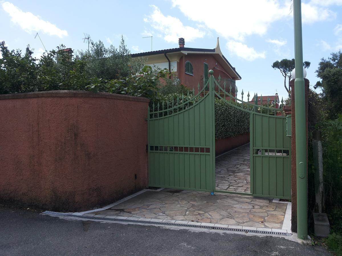 Giusy Bed And Breakfast Marina Di Carrara Exterior photo