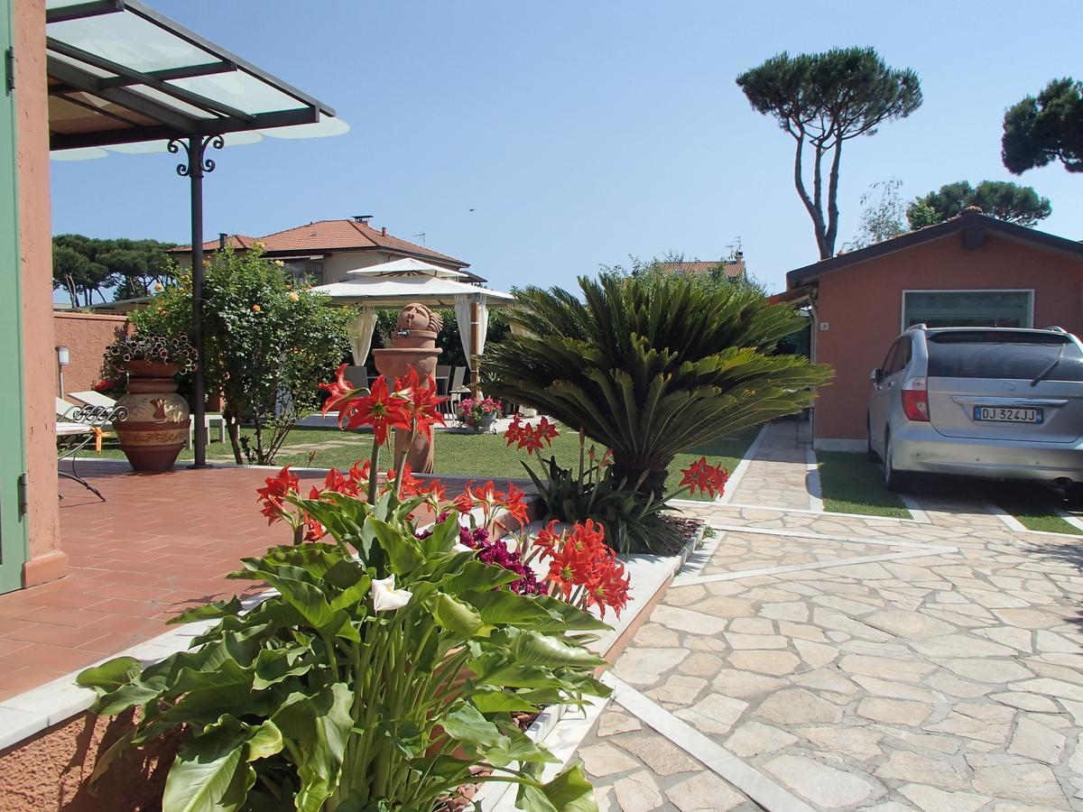 Giusy Bed And Breakfast Marina Di Carrara Exterior photo