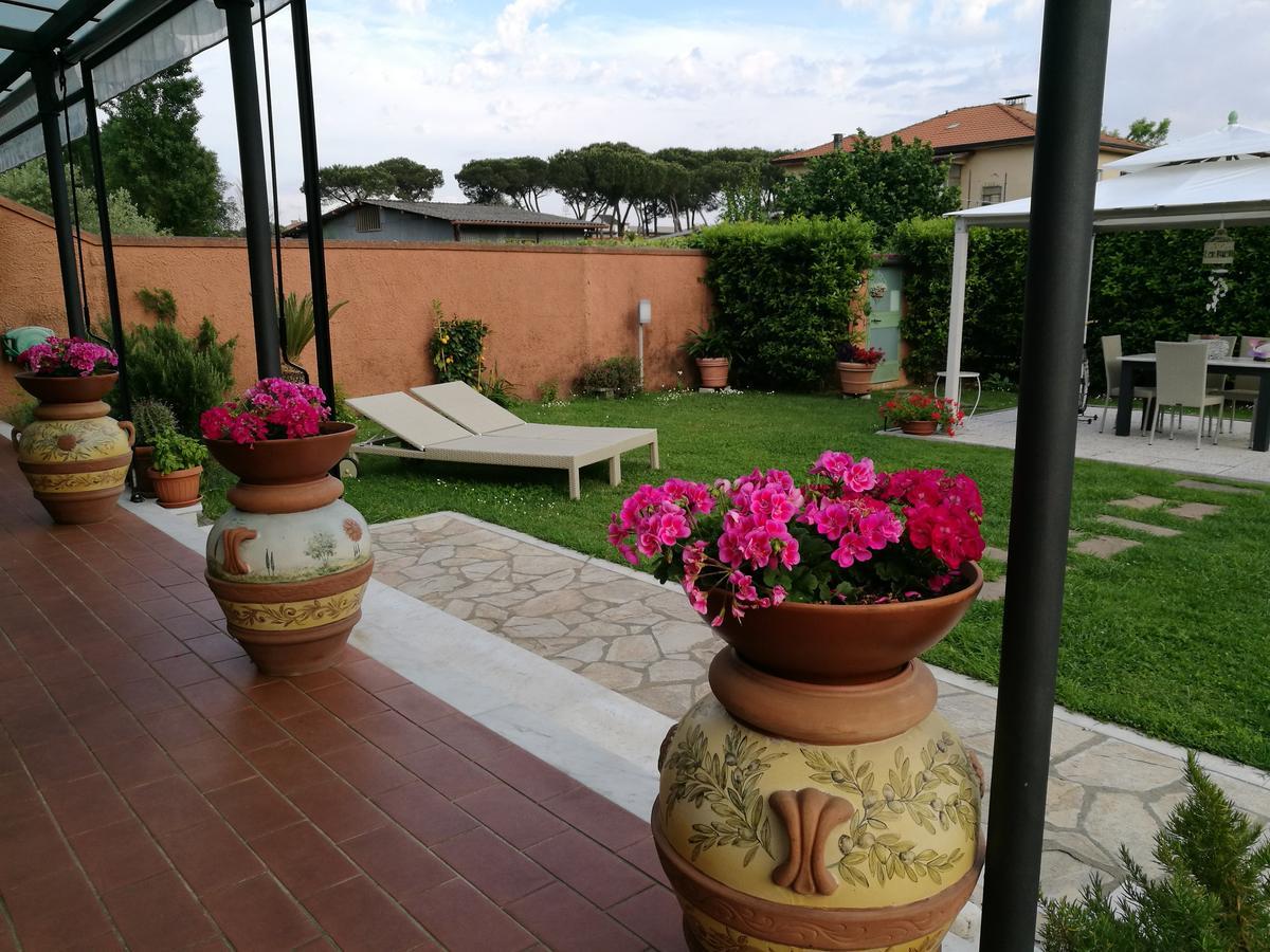 Giusy Bed And Breakfast Marina Di Carrara Exterior photo