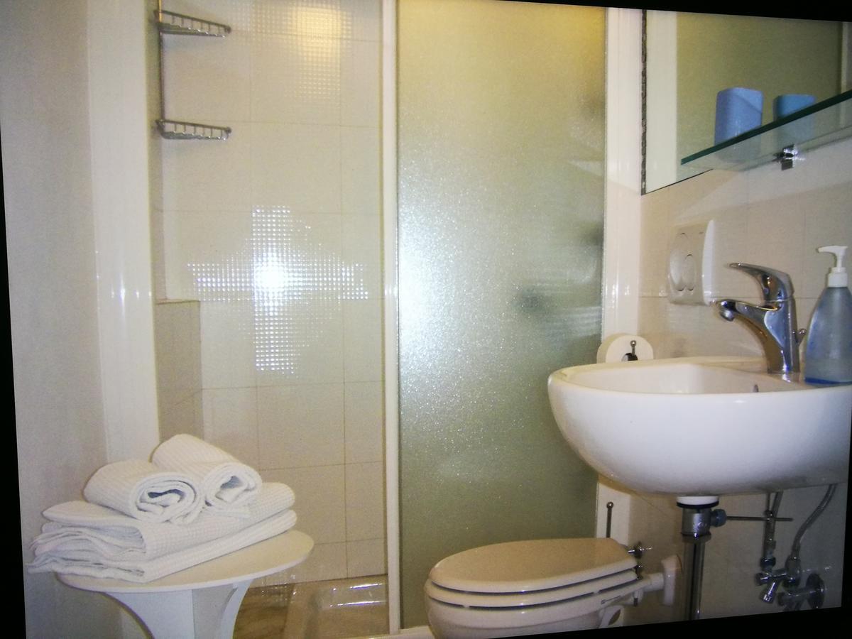 Giusy Bed And Breakfast Marina Di Carrara Exterior photo