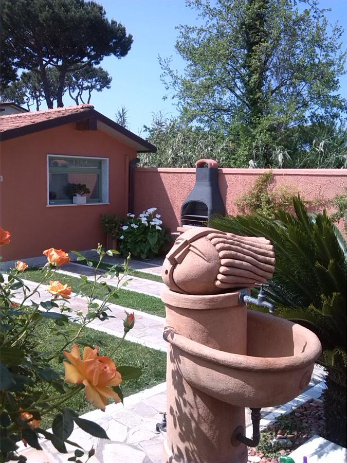 Giusy Bed And Breakfast Marina Di Carrara Exterior photo